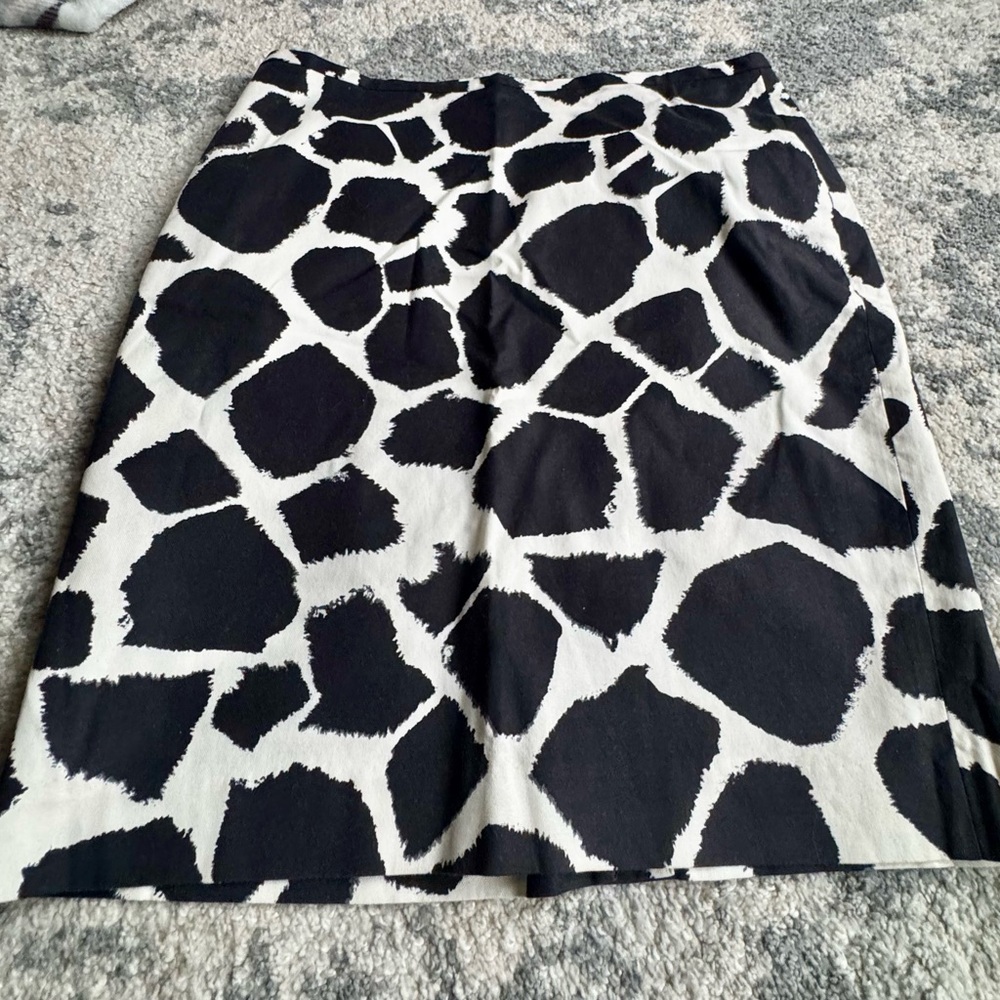 LOFT Black and White Patterned Pencil Skirt